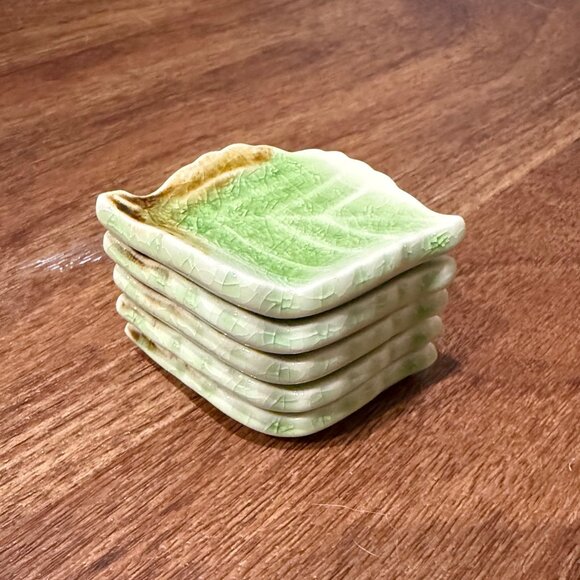 Leaf chopstick rests - Picture 3 of 7